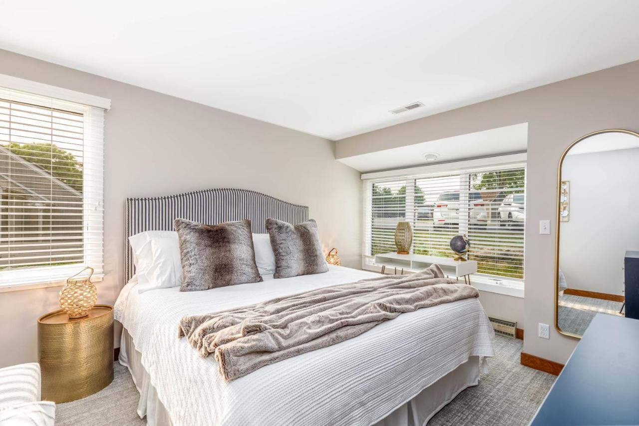 Galena Territory Lakeside Retreat: King Beds & Pool Access Exterior photo