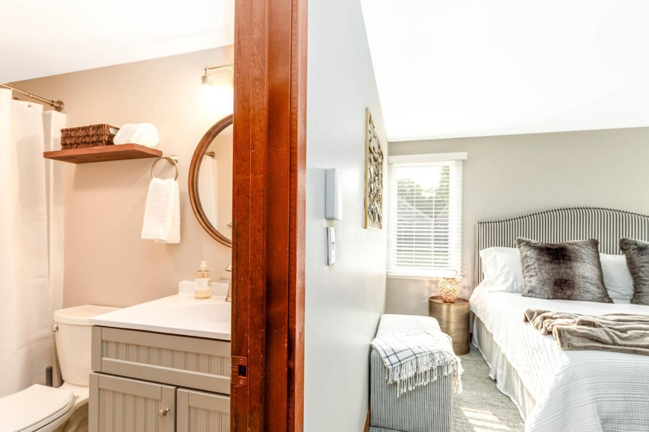 Galena Territory Lakeside Retreat: King Beds & Pool Access Exterior photo