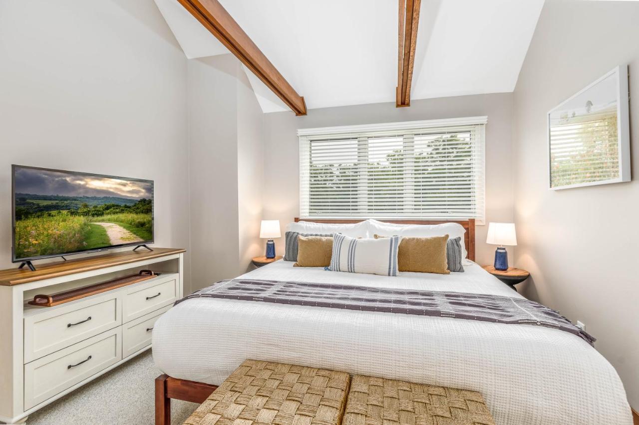 Galena Territory Lakeside Retreat: King Beds & Pool Access Exterior photo